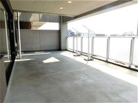 バルコニー:バルコニー面積は約36.20m2（約10.9坪）リビングに面しているので、カフェテラスやガーデニングもお楽しみいただけるプライベートスペースです。