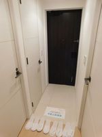 玄関:玄関脇にはシューズインクローク