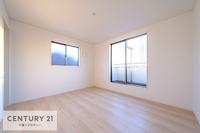 その他:２面採光採用の室内は陽当たり、通風ともに良好です。
大きな掃き出し窓がないので小さなお子様にも安心な設計となっております！