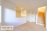 リビング:家具の形や色味でお部屋の雰囲気がガラリと変わります！どんな家具を置こうか考えただけでワクワク！
ご家族との時間をたくさん過ごす場所なので、素敵な空間にしたいですね。