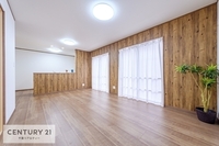 リビング:こんなにも明るいリビングはとても気持ちがいいですね！家族団欒の時間がたくさん持てそうです！