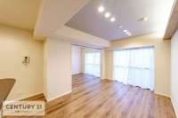 リビング:明るく気持ちのよいリビングです！家族団らんの時間が増えそうですね。