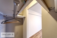 収納:大切なお洋服がたくさん収納できるので毎日のおしゃれも楽しくなりますね。