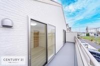 バルコニー:陽当たりの良いバルコニーで、お洗濯物もよく乾きそうですね！
お天気の良い日にはバルコニーへ出てリフレッシュするのも気持ちよさそうです。