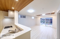 リビング:大切な家族が集まるからこそLDKにはこだわりたい。日当たりのよい広～いLDKを、子供たちが元気に笑いながら走り回っている姿を見た時が「広い家にして良かった」と思う瞬間です。