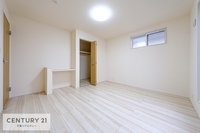 その他:洋室は子供部屋や寝室、色々と用途多彩に利用できますね！収納力もたっぷりなので、広々気持ちよく過ごすことができます。