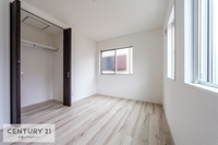 その他:収納スペースつきで、たっぷり収納がございます。
お部屋をスッキリと片づけられますね！