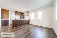 リビング:大切な家族が集まるからこそLDKにはこだわりたい。日当たりのよい広～いLDKを、子供たちが元気に笑いながら走り回っている姿を見た時が「広い家にして良かった」と思う瞬間です。