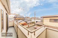 眺望:落ち着きある住宅街、周囲には高い建物がなく、空が広く開放感があり、
陽当りを大きく遮られることもありません。気持ちの良い風が通り抜ける街並みです。