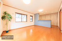 リビング:大切な家族が集まるからこそLDKにはこだわりたい。日当たりのよい広～いLDKを、子供たちが元気に笑いながら走り回っている姿を見た時が「広い家にして良かった」と思う瞬間です。