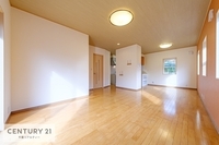 リビング:温もり溢れる明るく心地の良い空間のリビングです。居心地の良い空間で、家族団欒の時間が増えそうですね！
おうち時間もゆったり過ごすことができそうです！