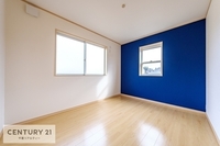 その他:２面採光採用の室内は陽当たり、通風ともに良好です。
大きな掃き出し窓がないので小さなお子様にも安心な設計となっております！