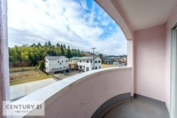 バルコニー:陽当たりの良いバルコニーで、お洗濯物もよく乾きそうですね！
お天気の良い日にはバルコニーへ出てリフレッシュするのも気持ちよさそうです。