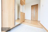 玄関:シューズボックス付き！靴の収納に困らない！玄関周りがスッキリ片付きます！お客様や家族を心地よく御出迎えが出来ます！