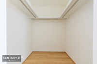 収納:ウォークインクローゼットです。季節のものはもちろん、趣味のものや大きいものもたっぷりと収納できます！