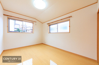 その他:２面採光採用の室内は陽当たり、通風ともに良好です。
大きな掃き出し窓がないので小さなお子様にも安心な設計となっております！