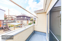 バルコニー:陽当たりの良いバルコニーで、お洗濯物もよく乾きそうですね！
お天気の良い日にはバルコニーへ出てリフレッシュするのも気持ちよさそうです。