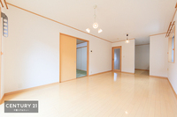 リビング:温もり溢れる明るく心地の良い空間のリビングです。居心地の良い空間で、家族団欒の時間が増えそうですね！
おうち時間もゆったり過ごすことができそうです！