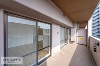 バルコニー:陽当たり良好なバルコニーです！
横長でたくさんのお洗濯物を干すことができます。
陽当たりが良いのでお洗濯物が早く乾きそうですね！