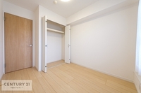 その他:クローゼット付き！ハンガーが掛けられるので、アウターの収納便利！
！壁面が広いので、ベッドやお勉強机の置く位置に困りません！