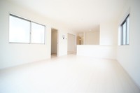 リビング:大切な家族が集まるからこそLDKにはこだわりたい。日当たりのよい広～いLDKを、子供たちが元気に笑いながら走り回っている姿を見た時が「広い家にして良かった」と思う瞬間です。