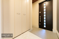 玄関:シューズボックス付き！靴の収納に困りません！玄関周りがスッキリ片付きます！
お客様や家族を心地よく御出迎えが出来ます！