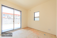 居室:和室にももちろん！収納付きです。
お子様のおもちゃやかさばるクッション・お客様用のお布団なども余裕でしまう事ができます。
整頓好きな方にオススメです。