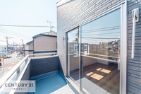 バルコニー:陽当たりの良いバルコニーで、お洗濯物もよく乾きそうですね！
スペースもあるので、お天気の良い日にはバルコニーへ出てリフレッシュするのも気持ちよさそうです。