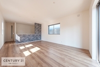 リビング:窓が広い明るいLDK！窓を開けたら風が気持ちよさそうです！まったりとリビングで過ごせそうです！