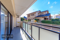 バルコニー:南に面したバルコニーはお洗濯物もしっかりと乾きますね！
お天気のいい日はバルコニーへ出てリフレッシュするのもいいですね！