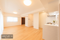 リビング:家具の形や色味でお部屋の雰囲気がガラリと変わります。どんな家具を置こうか考えただけでワクワクしますね！