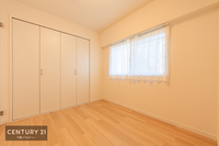 洋室:洋室は子供部屋や寝室、色々と用途多彩に利用できますね。
収納力もたっぷりなので、広々気持ちよく過ごすことができます。