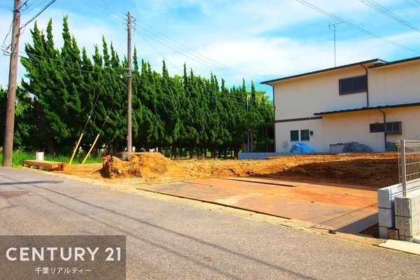 外観:現在、建設中です！完成が待ち遠しいですね。
センチュリー21千葉リアルティーは地域密着！
物件情報だけでなく周辺環境もあわせてご案内致します。
ぜひ一度、お問合せください！