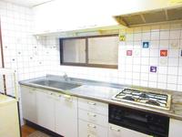 キッチン:ファミリー対応の大型サイズキッチン。