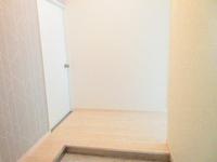 玄関:広い玄関は来客時の対応や荷物の運び入れもスムーズ。