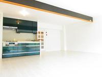 リビング:広々としたリビングは明るい光が差し込みます。