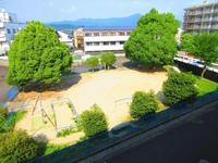 眺望:隣地の土天井公園。ペットの散歩にも最適です♪