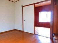 洋室:2Fの洋室は引戸を開放すると大きな空間に。