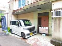 駐車場:駐車スペースは間口広々で駐車ラクラク。