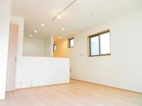 リビング:明るく風通しのよい開放的なリビング。