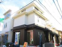 外観:町屋を彷彿とさせる外観。角地で日当たり、風通し良好！