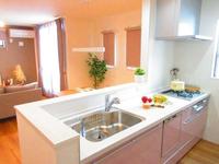 キッチン:リビングを一望できる対面キッチン。