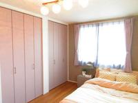 洋室:3F北側洋室。収納もたっぷり。