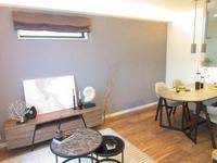 リビング:リビングを別角度から。どこかレトロで、都会的な雰囲気も。