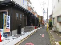 その他:西側の浄福寺通。南向き一方通行です。