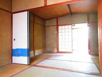 和室:1F北側和室。間仕切り戸で個室としても。