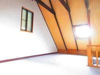 その他:屋根裏スペースは広々とした空間。