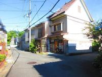 その他:敷地北西側道路。角地ならではの解放感。