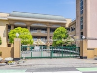 周辺環境:越谷市立越ヶ谷小学校