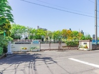 周辺環境:草加市立花栗中学校